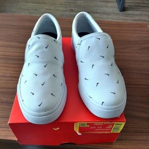 Women's nike royal slip on